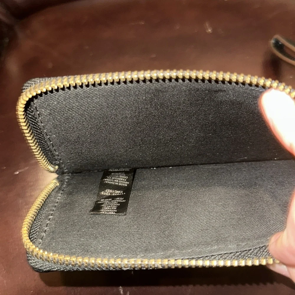 Fossil Leather Phone Wallet - Picture 10 of 15